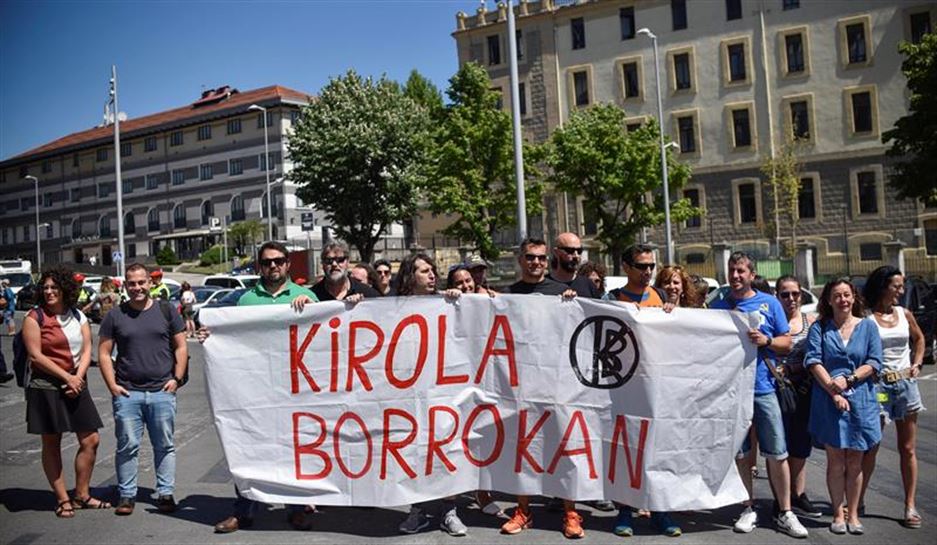 Manifestación de trabajadores del sector de locales y campos deportivos de Bizkaia