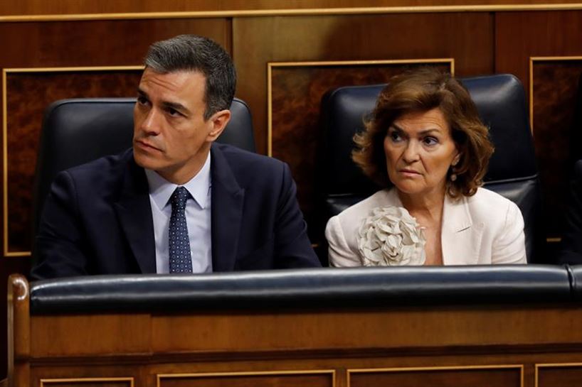 Sánchez y la vicepresidenta Calvo, en el Congreso.