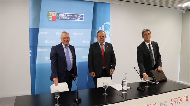 Alberto Alberdi, Pedro Azpiazu y Jordi Campás en rueda de prensa. Foto: Irekia