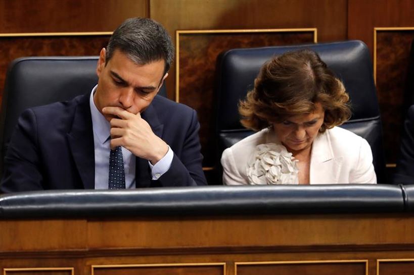 Pedro Sánchez y Carmen Calvo en el Congreso.