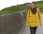 Los impresionantes acantilados de Moher, con la gasteiztarra Paula Leal