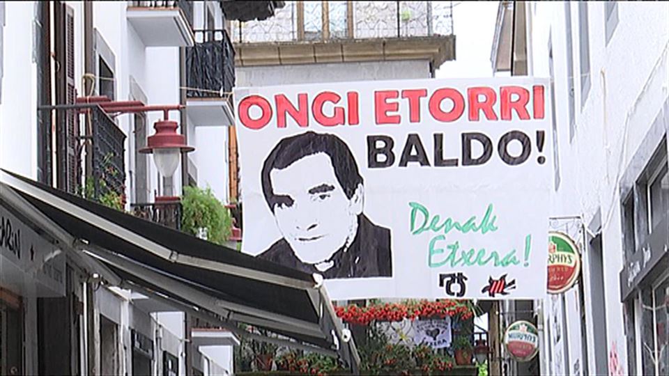 Una pancarta en una calle de Euskadi. Imagen de archivo: EiTB Media