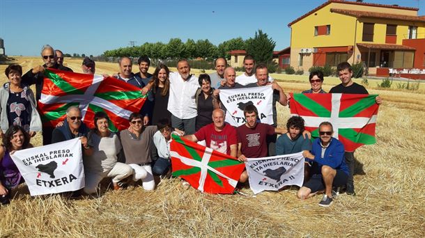 Xabier Ugarte, con familiares y amigos en Salamanca.