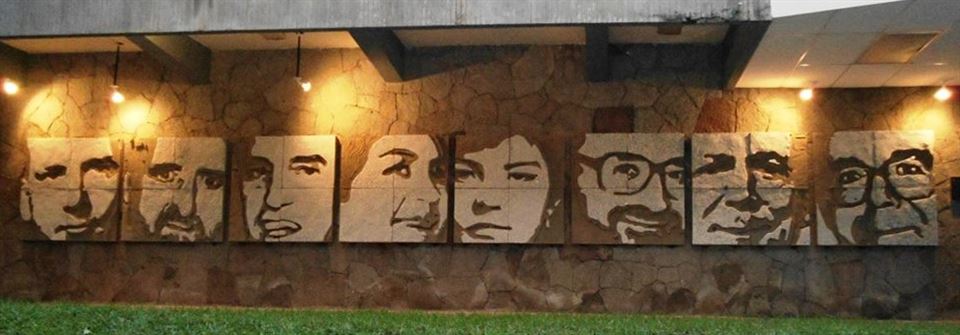 El Salvadorren hildako jesuiten aldeko murala. Argazkia: WIkipedia