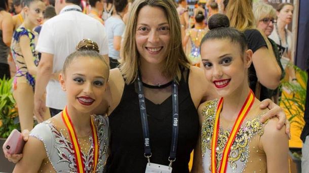 Teresa 9ª y Salma 3ª en el campeonato del mundo de gimnasia rítmica con su entrenadora Marga Armas