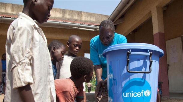 Unicef facilita el suministro de agua, saneamiento e higiene como medida para frenar el ébola