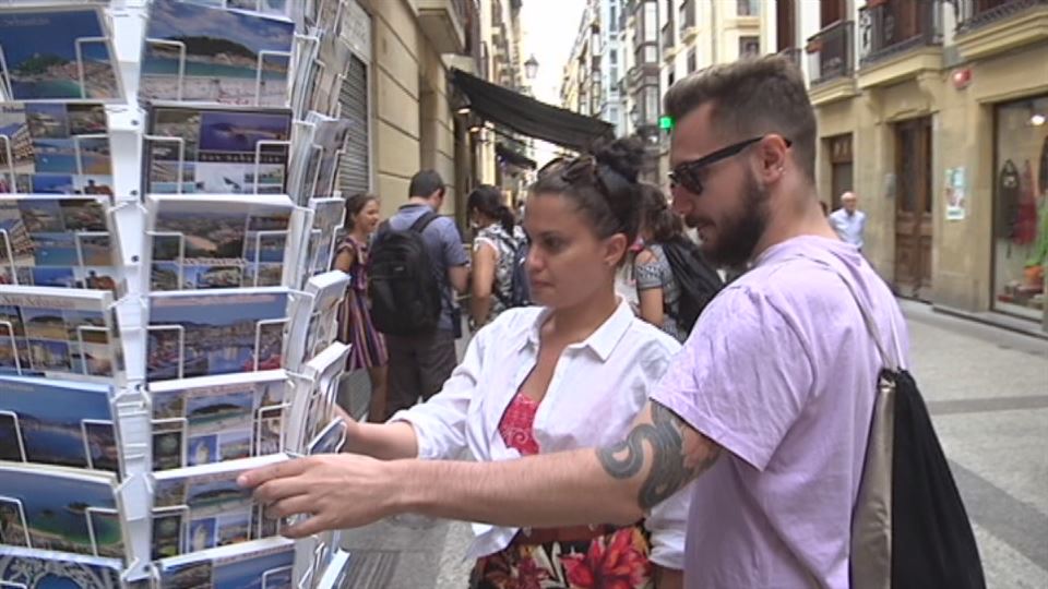 Una pareja de turismo en Donostia