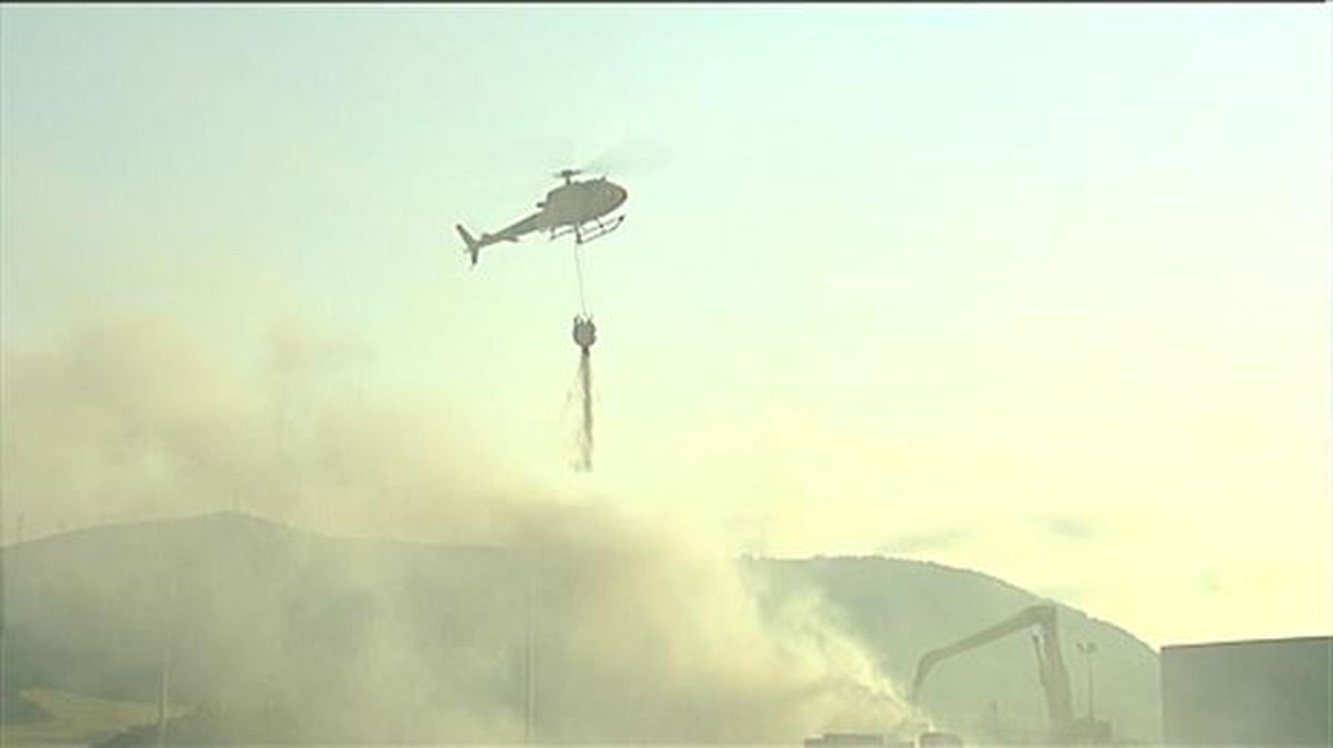 Incendio en Salinas de Pamplona. Imagen obtenida de un vídeo de EiTB