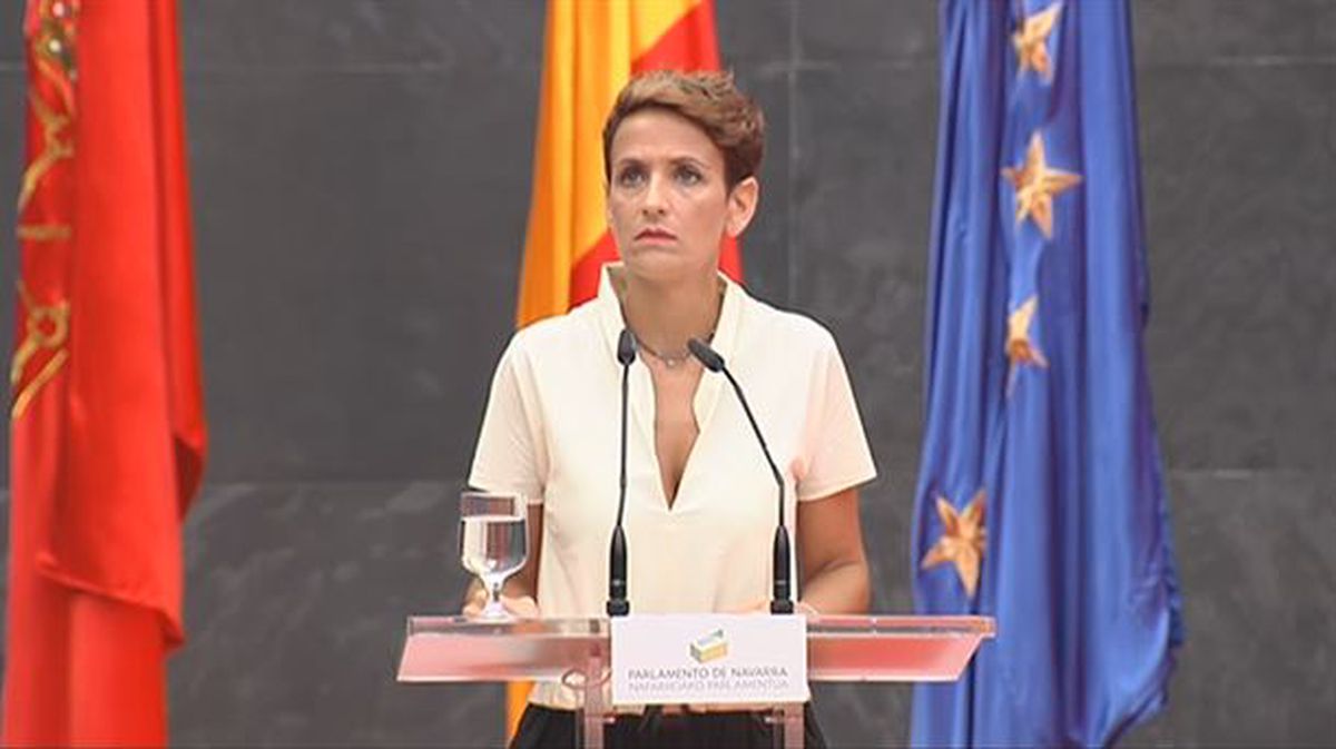 Maria Chivitek Nafarroako presidente kargua sinatu du
