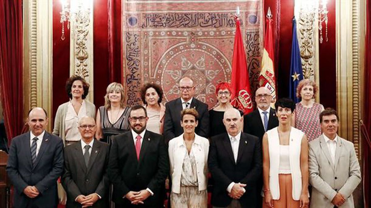 Foto de familia del nuevo Gobierno de Navarra.
