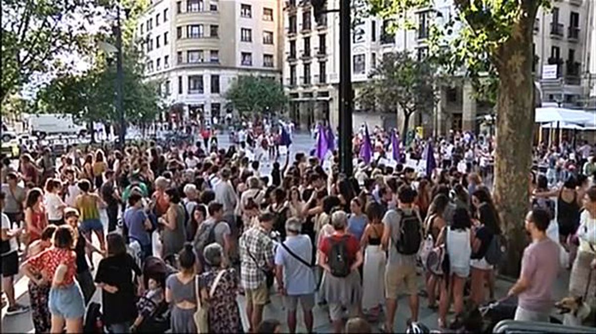 Multitudinaria concentración en San Sebastián contra las agresiones sexistas