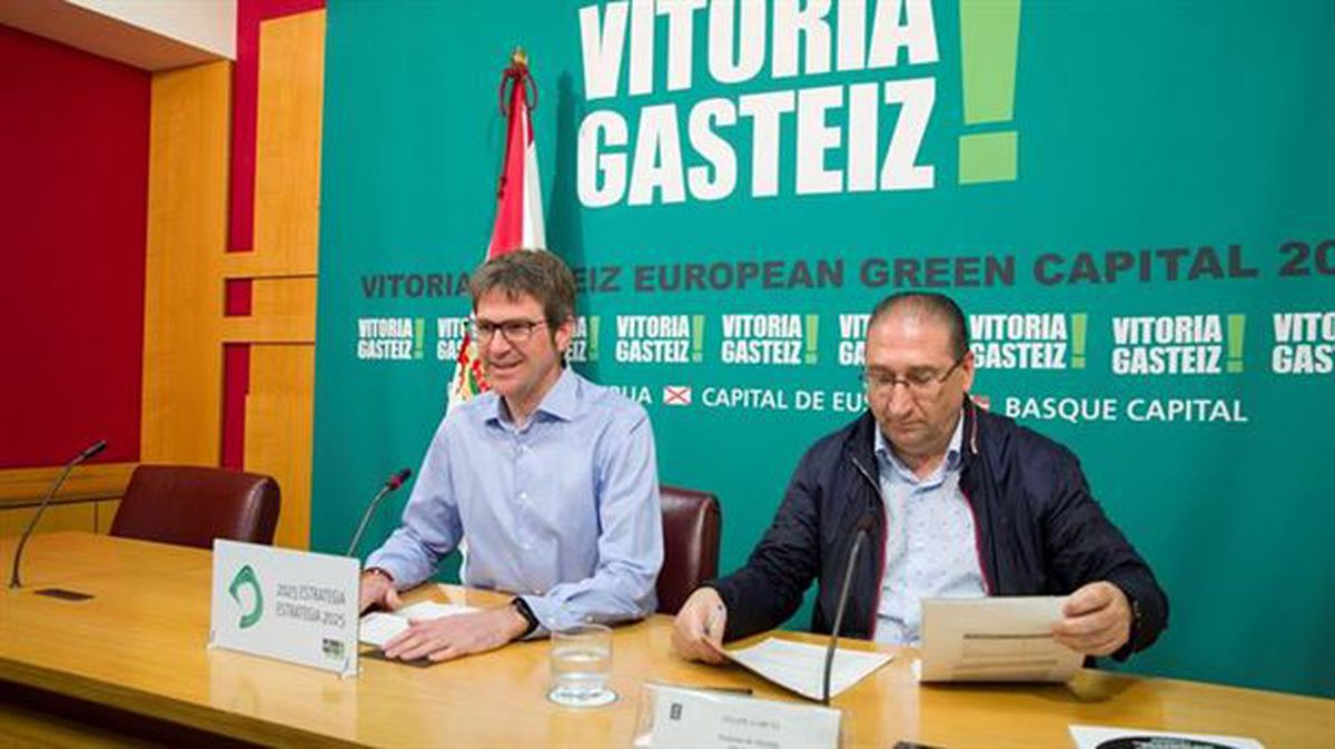 Urtaran y Hernández, haciendo balance de las fiestas de La Blanca. Foto: Efe