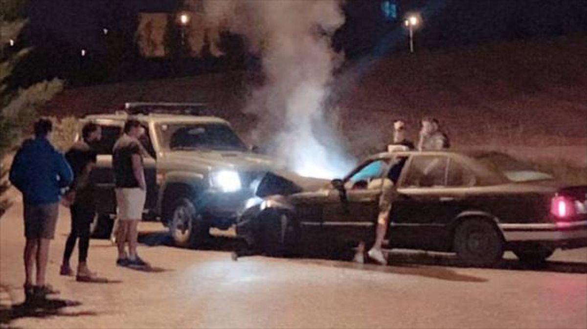 Colisión entre la Guardia Civil y un coche de carreras clandestinas.