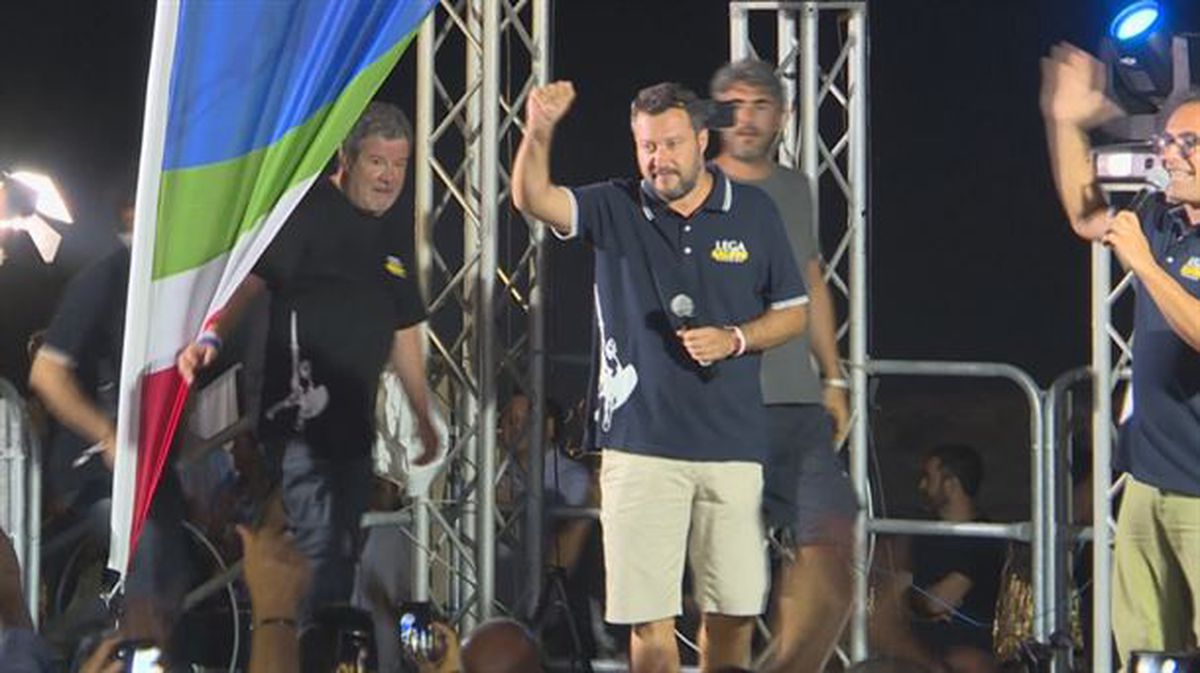 Mateo Salvini, en un mitin en una playa de Italia.