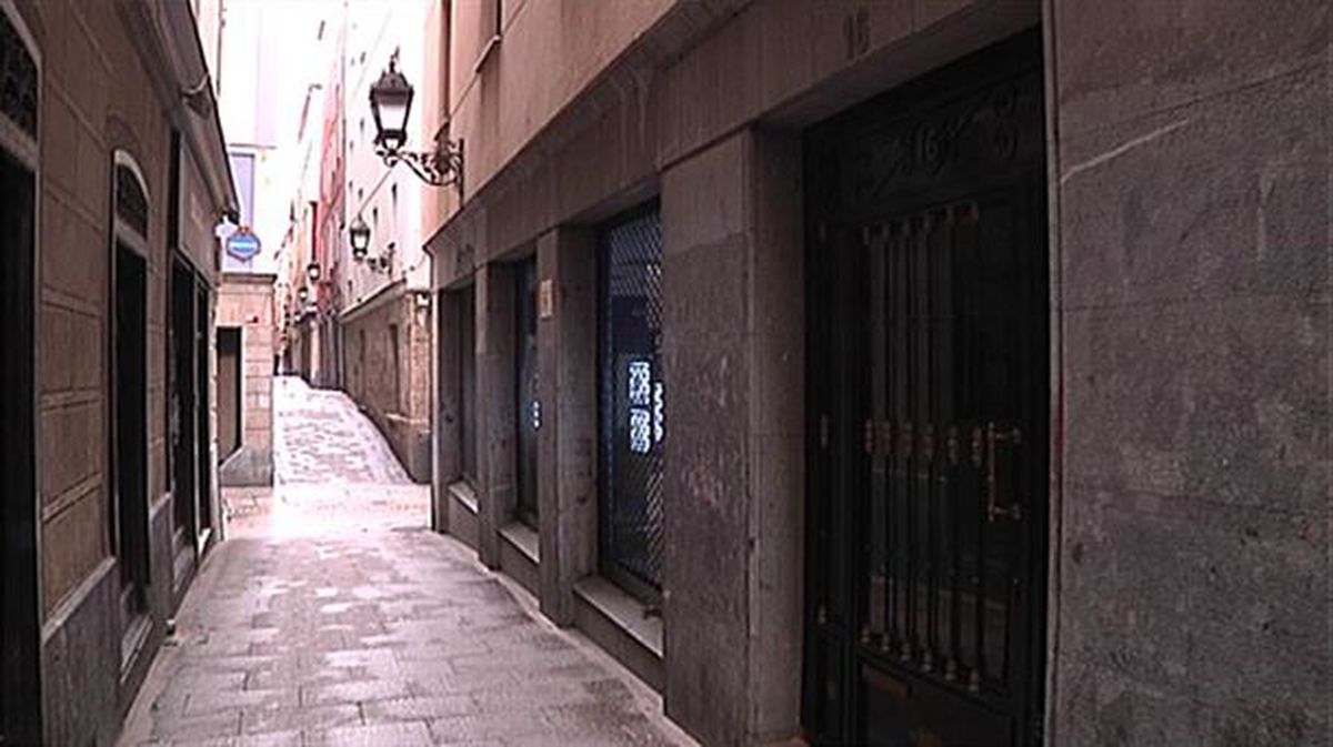 Edificio donde han hallado muertas a dos mujeres, en Bilbao. Foto: EiTB