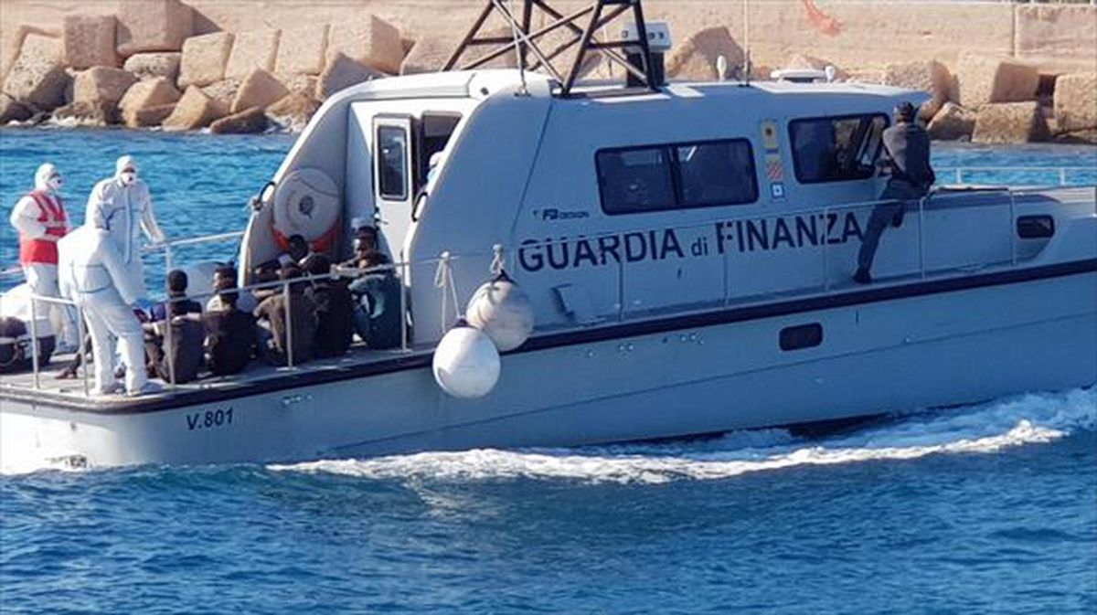 27 menores del Open Arms llegan a Lampedusa.