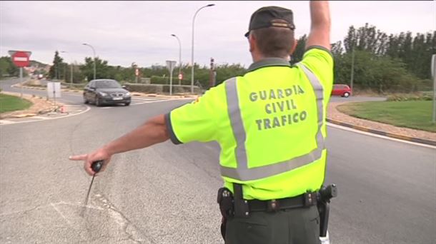 Control de alcoholemia de la Guardia Civil de Tráfico en Tafalla.