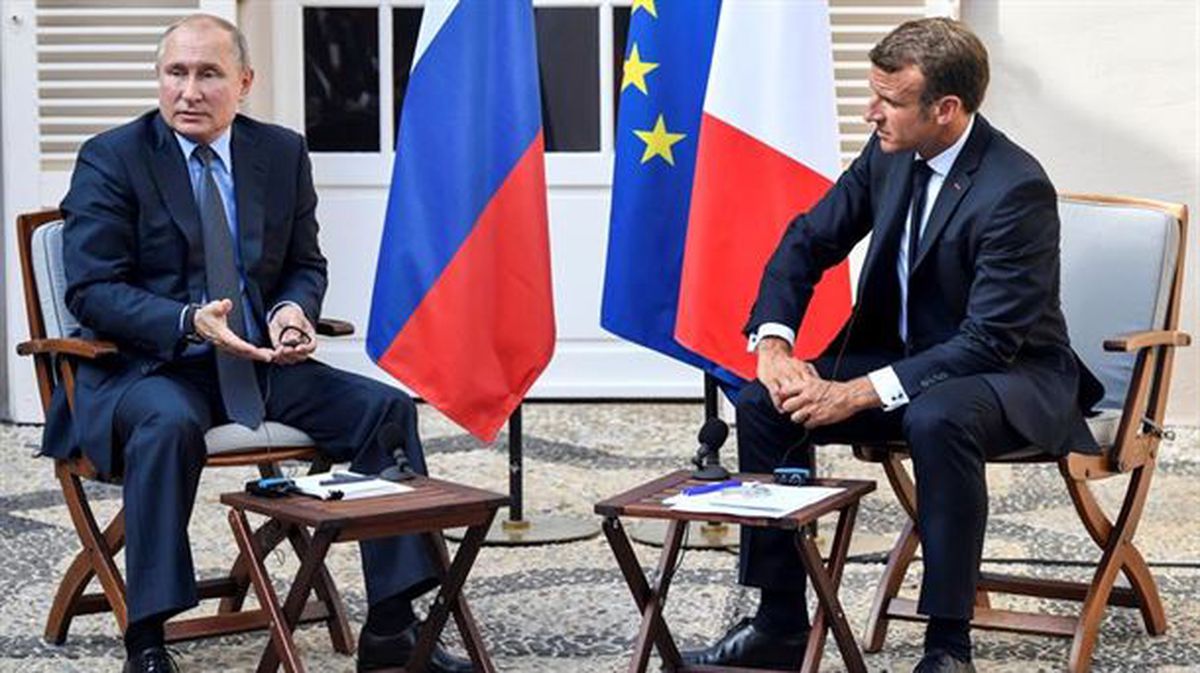 Vladimir Putin eta Emmanuel Macron.