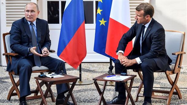 Vladimir Putin eta Emmanuel Macron.