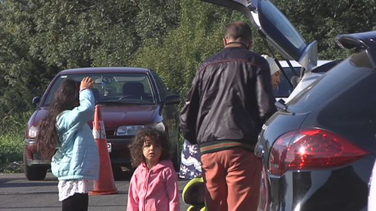 Viajeros en el área de servicio de Hernani