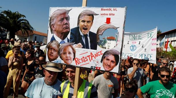 G7aren kontrako manifestazioa Hendaiatik Irunera. 