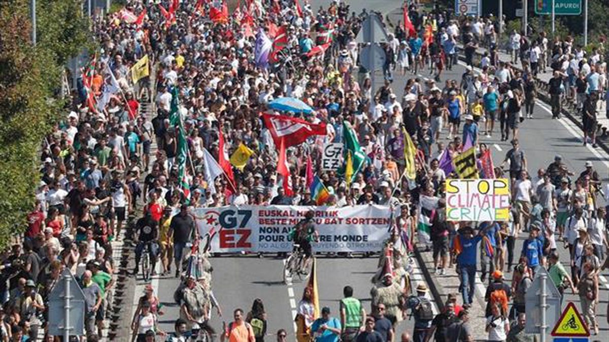 15.000 pertsona inguru batu dira 'G7 EZ' manifestazioan, Hendaian