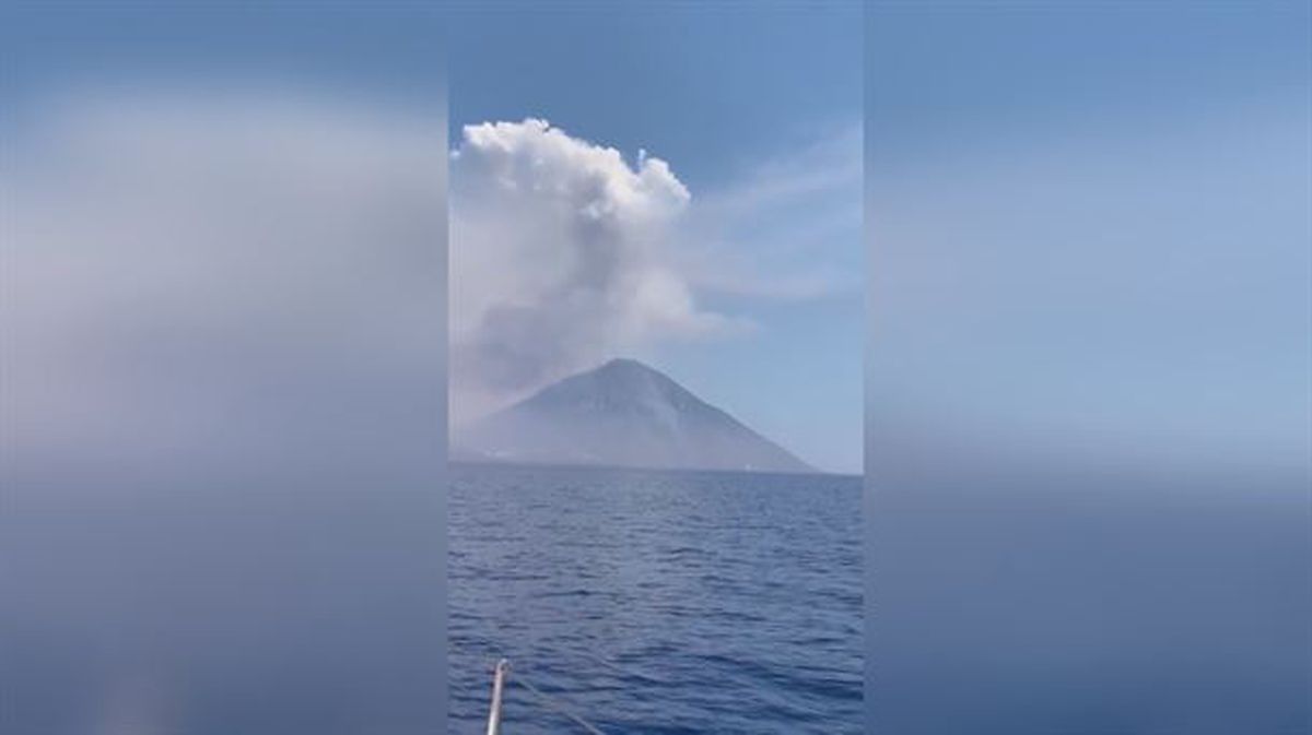 Volcan Stromboli en erupción