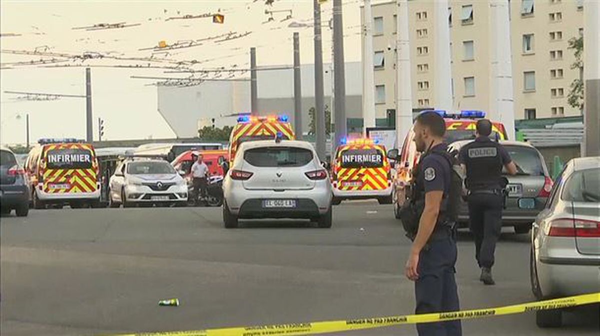 Polizia Villeurbannen, Lyonetik gertu.