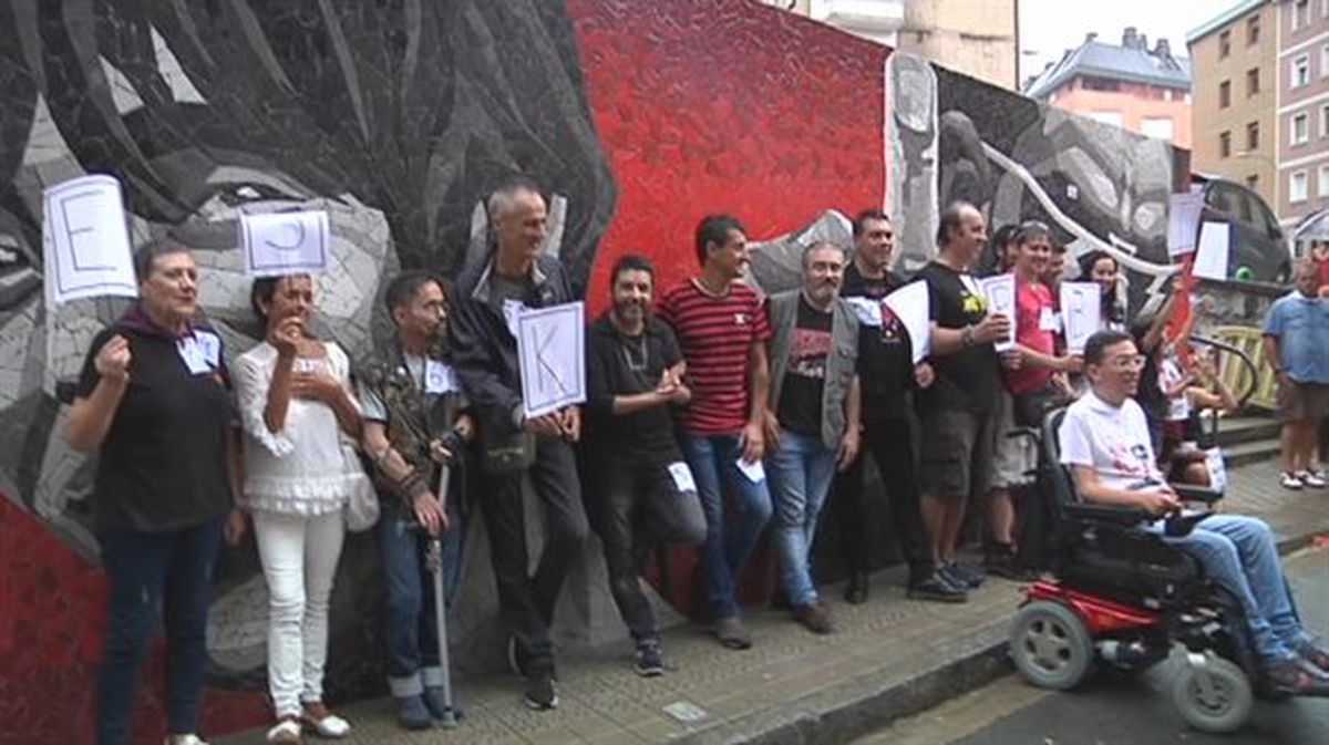 Homenaje a la banda de música Punk Eskorbuto, en Santurtzi.