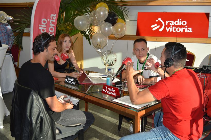 Iván Sánchez y Patricia Guirado con Aratz Goikoetzea y Roberto Flores