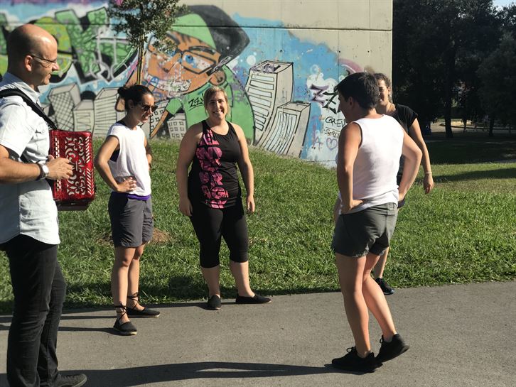 Korrontzi dantzan en Sopela