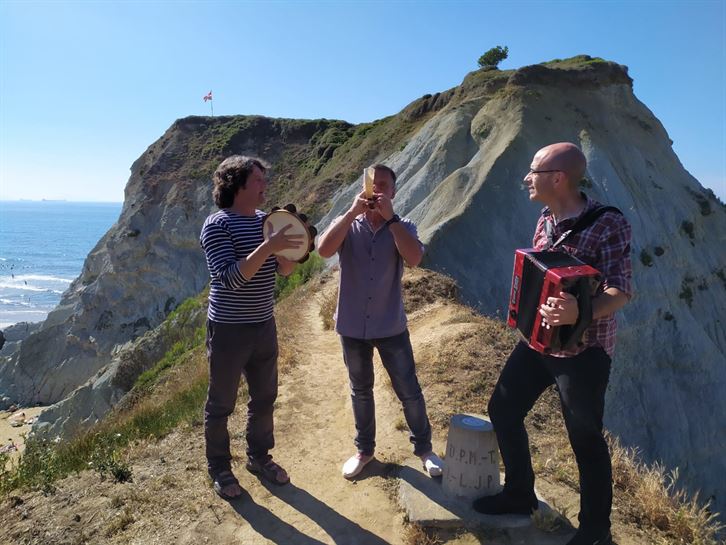 Korrontzi dantzan en Sopela