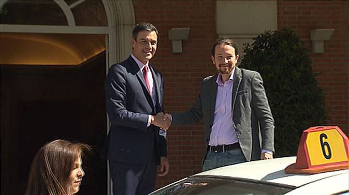 Pedro Sánchez eta Pablo Iglesias Moncloan