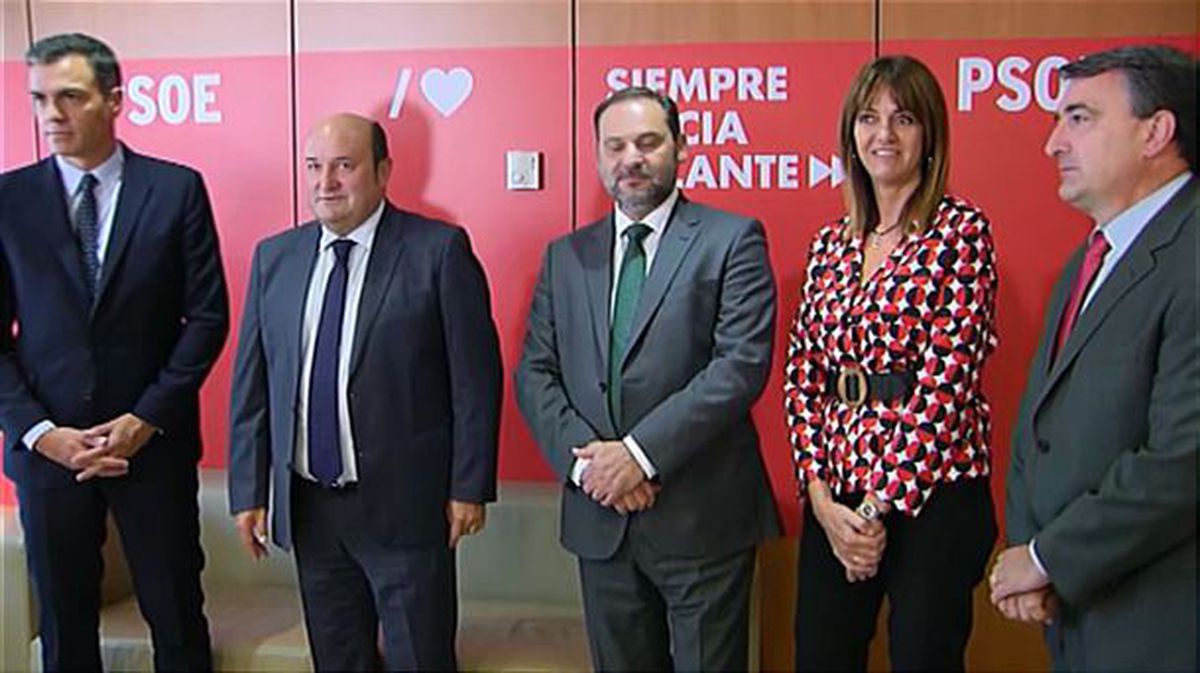Pedro Sánchez, Andoni Ortuzar y Aitor Esteban.