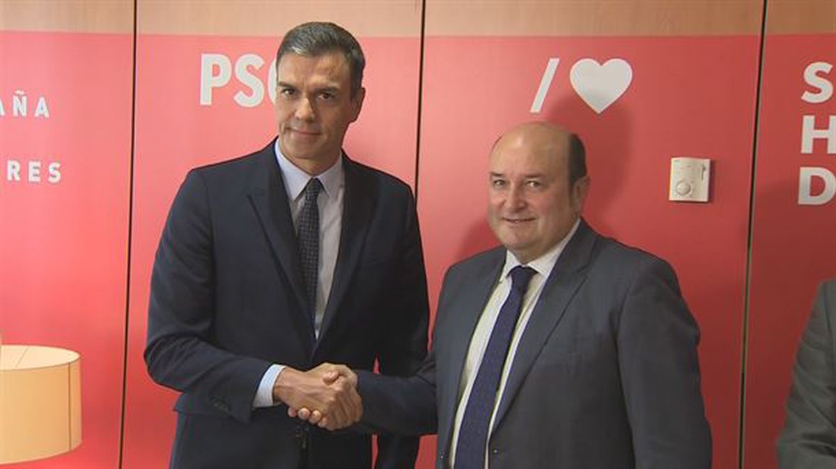 Pedro Sánchez y Andoni Ortuzar. 