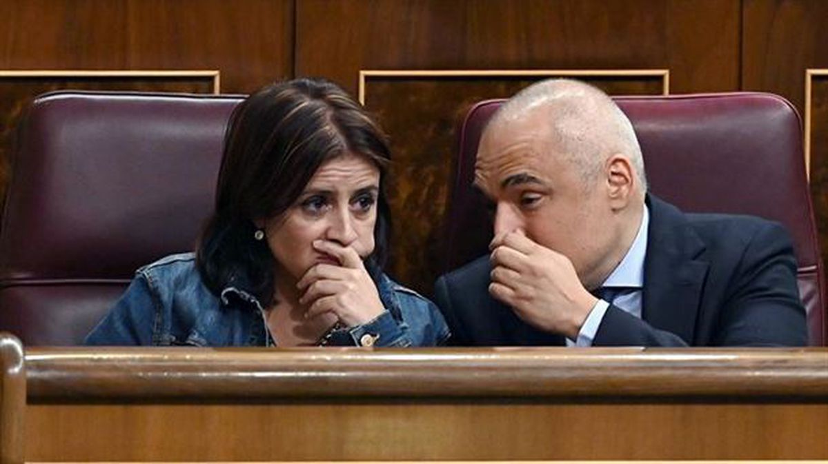 Los parlamentarios del PSOE, Adriana Lastra y Rafael Simancas.