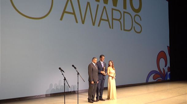 Eneko Goia recibe el premio a la "Innovación y la Sostenibilidad".