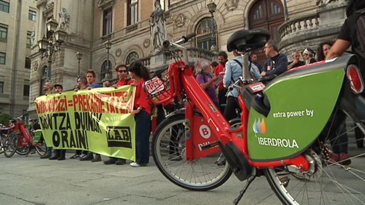 Protesta de los trabajadores de Bilbaobizi, servicio municipal de alquiler de bicis