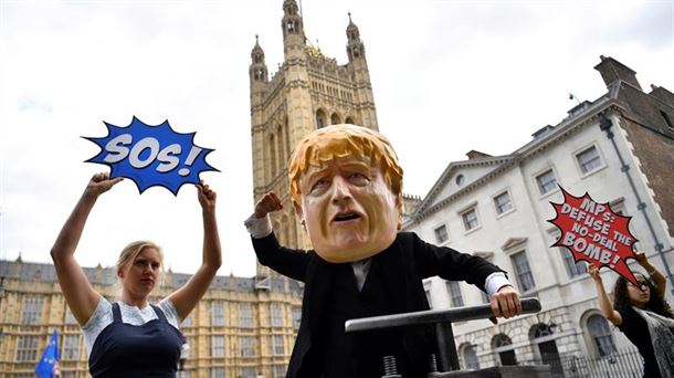 Una protesta anti-'brexit', frente al Parlamento.