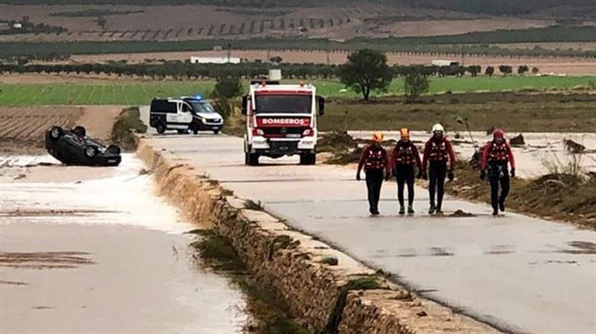 El vehículo en el que han fallecido dos personas tras ser arrastrados por el agua en Albacete