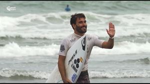 El surfista Aritz Aranburu, protagonista del programa Helmuga de hoy