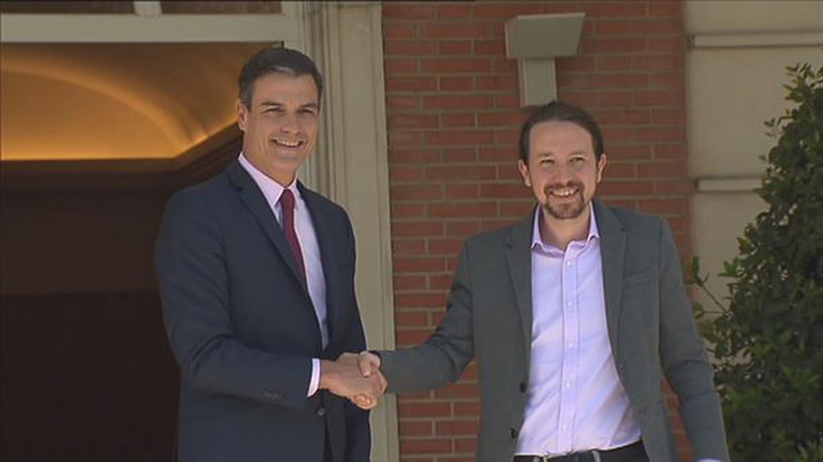 Imagen de archivo de un encuentro de Pedro Sánchez y Pablo Iglesias. Foto de un vídeo de EiTB. 