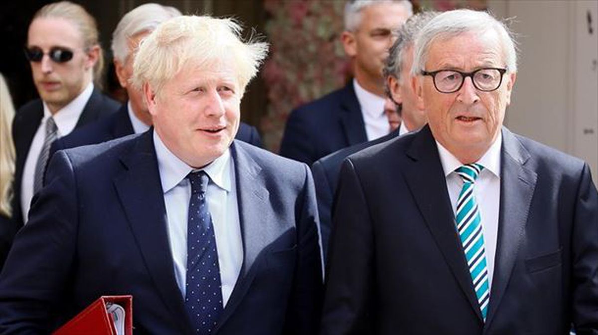 Johnson eta Juncker, artxiboko irudi batean. Argazkia: Efe