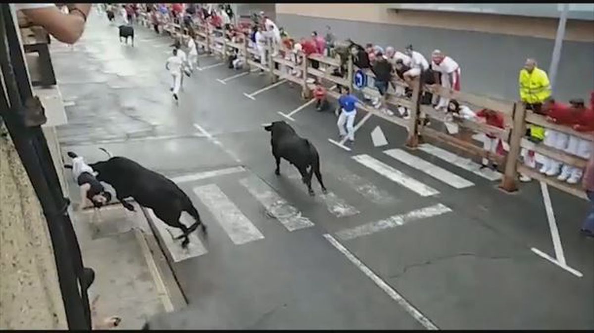 Oihan Gorriz fue corneado en dos ocasiones durante los encierros de Sangüesa. Foto: ETB