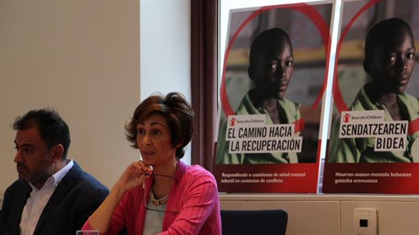 Charo Arranz, directora de Save the Children Euskadi, en la presentación del informe