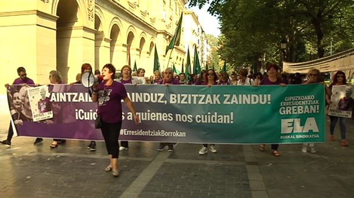 Protesta de las trabajadoras de las residencias de mayores de Gipuzkoa