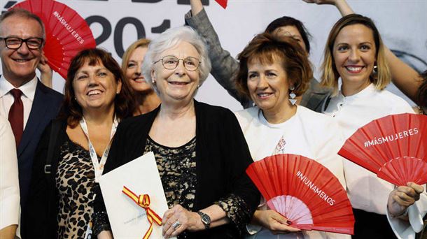 Charlamos con Josefina Molina, que acaba de recibir el premio nacional de cinematografía.           