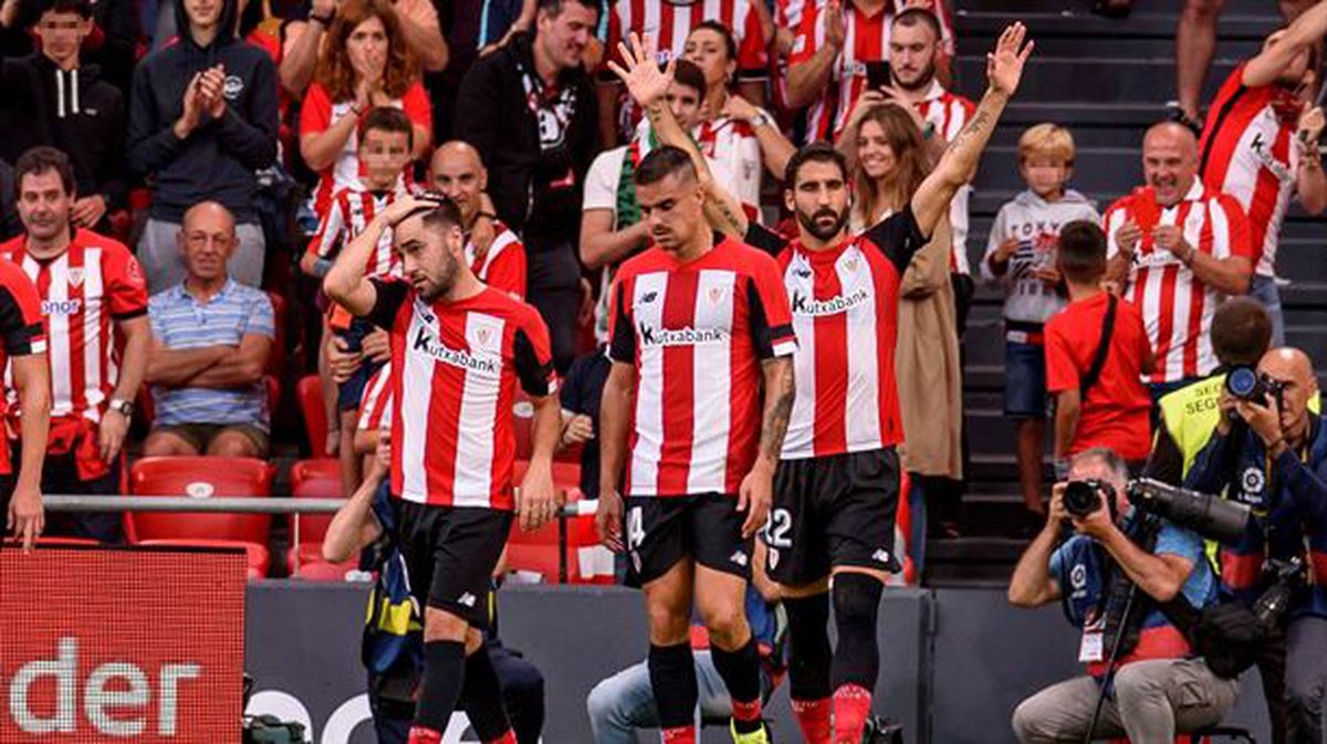 Jugadores del Athletic, en San Mamés. Foto: Efe