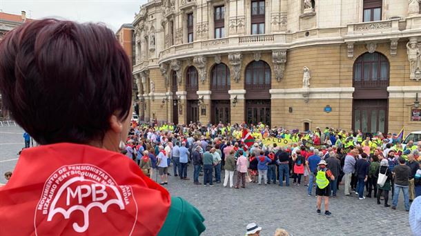 Pensionistas frente al Arriaga