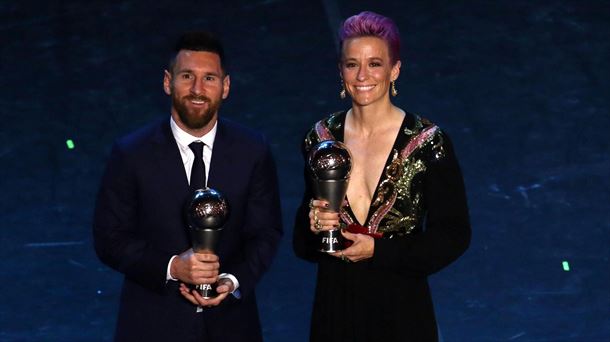 Lionel Messi eta Megan Rapinoe, saria jaso ostean